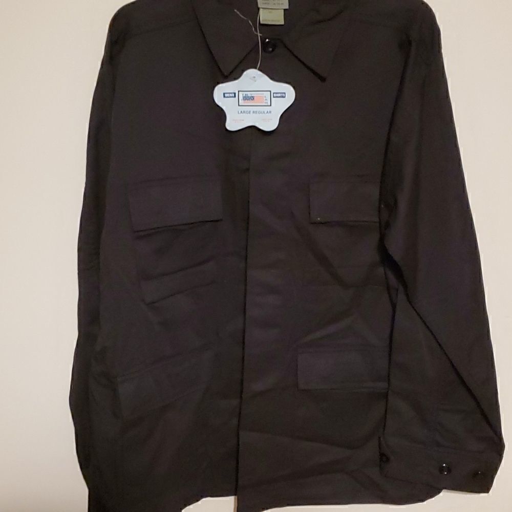 Men's long sleeve four pocket button down shirt
